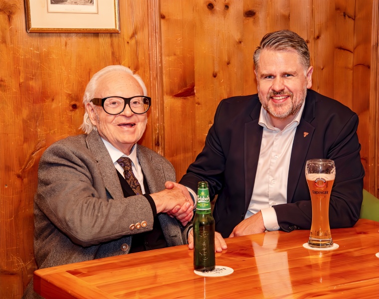 Carlsberg Deutschland und ERDINGER Weissbräu intensivieren erfolgreiche Partnerschaft Carlsberg Deutschland und ERDINGER Weissbräu intensivieren erfolgreiche Partnerschaft